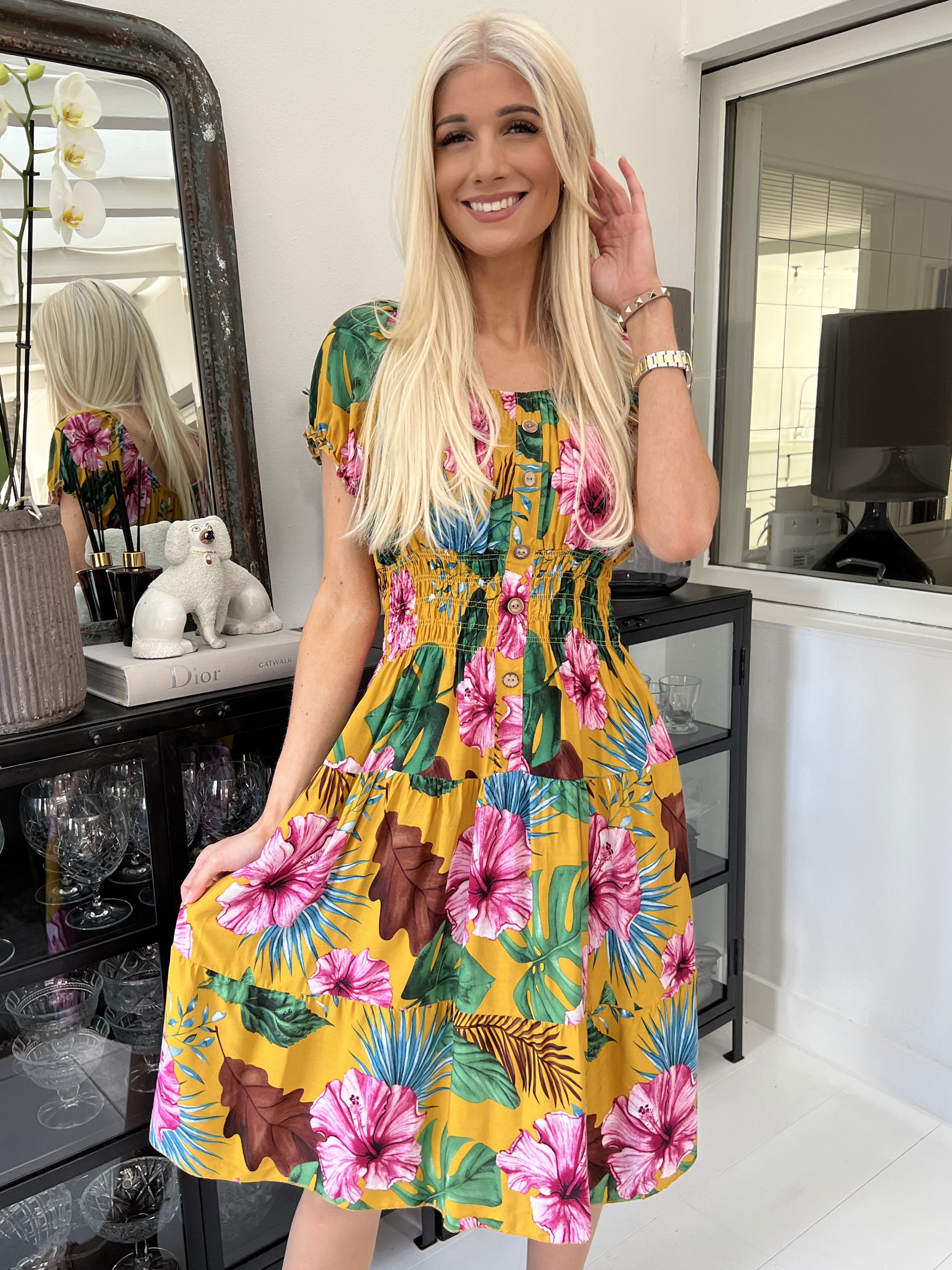 Gracia Short - Kort kjole med træknapper